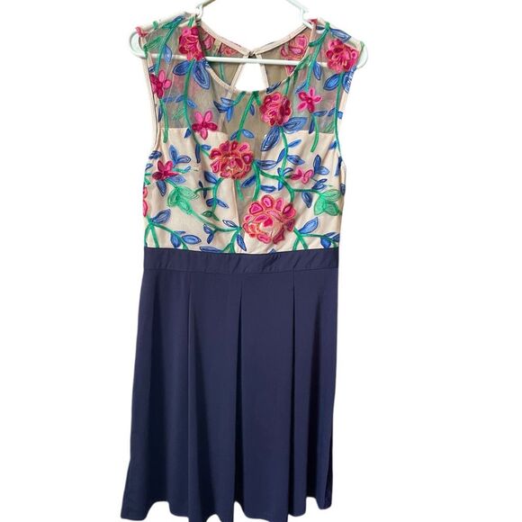 Acevog size L embroidered top blue knit skirt. - Picture 2 of 10